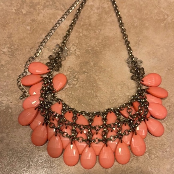 Coral Pink Teardrop Bead Bib Necklace Silver Chain EUC - Picture 2 of 2
